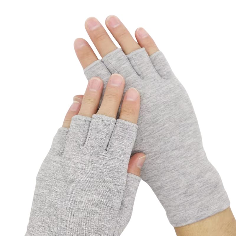 Warm yet breathable gloves
